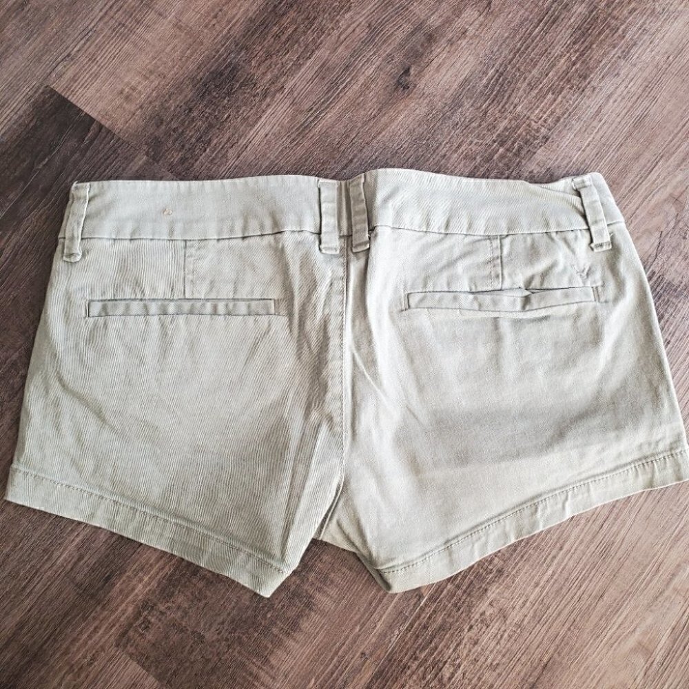 Shorts - Picture 4 of 5